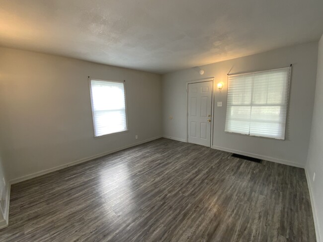 Building Photo - 305 N Bowman Ave