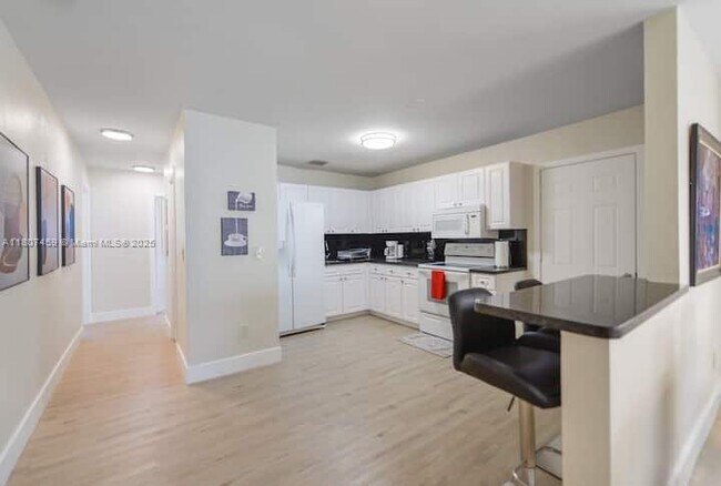 Building Photo - 3262 SW 28th St