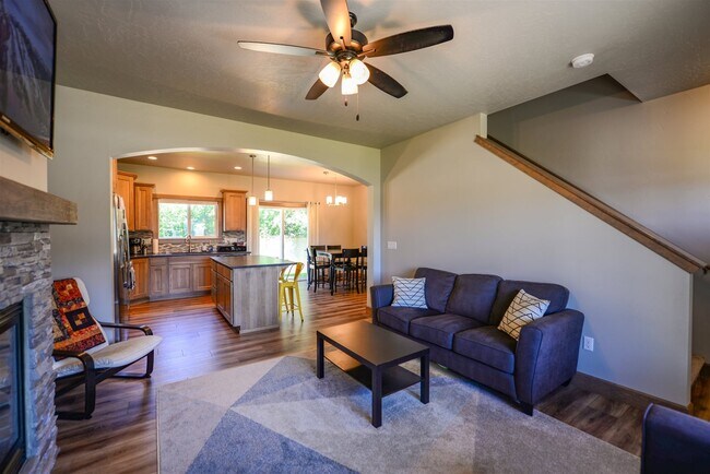 Building Photo - 7878 N Hibiscus Ln