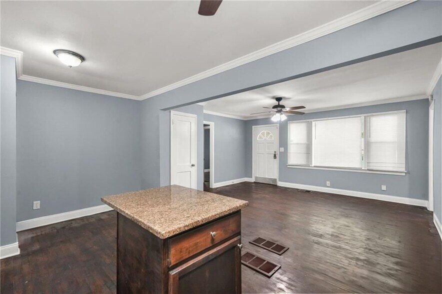 Building Photo - 360 Betsy Ave SW