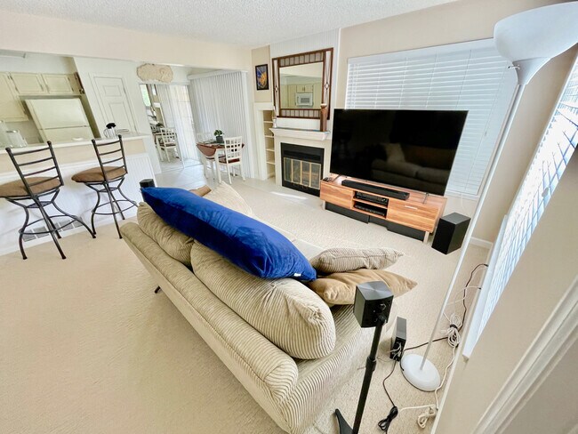 Building Photo - 4815 White Rock Cir
