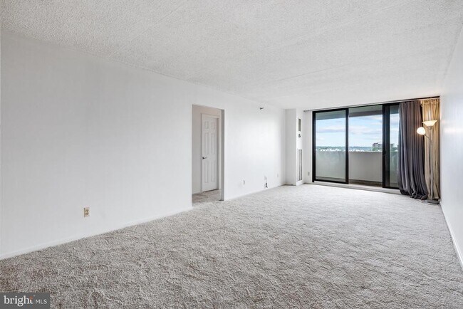 Building Photo - 5911 Edsall Rd
