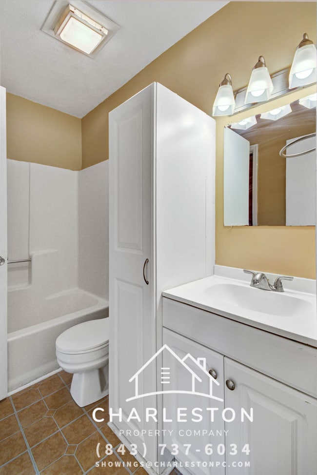 Building Photo - 2318 Applebee Way