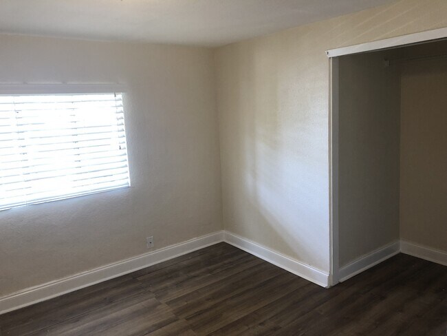 Building Photo - Old West Tampa 4 bedroom Ranch