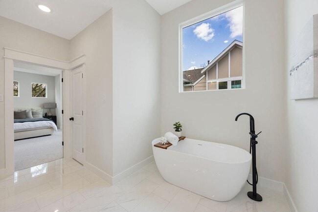 Building Photo - 9311 Montridge Dr