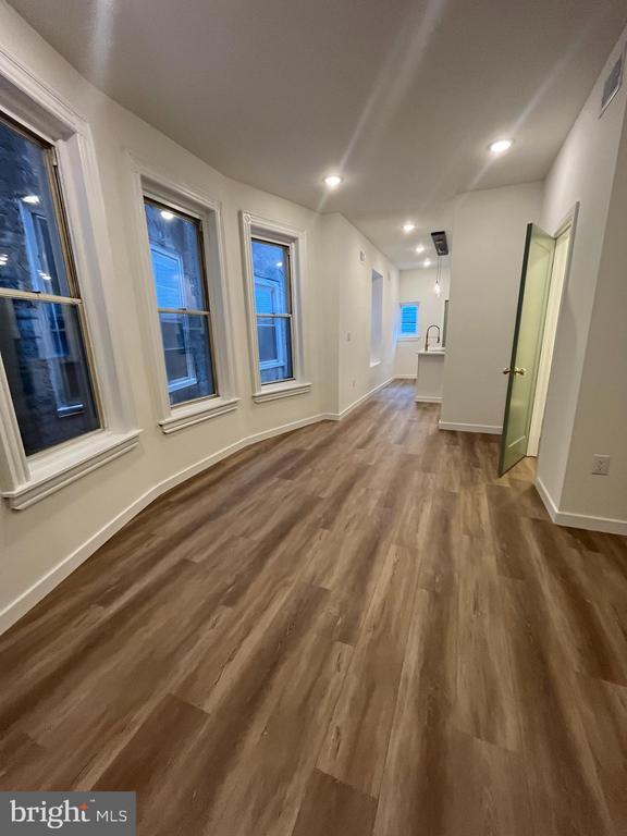 Building Photo - 5712 Cedar Ave