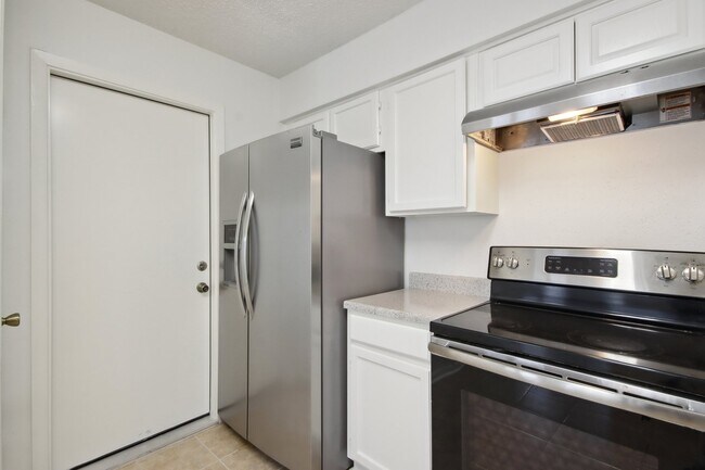Building Photo - 13411 Creek Springs Dr