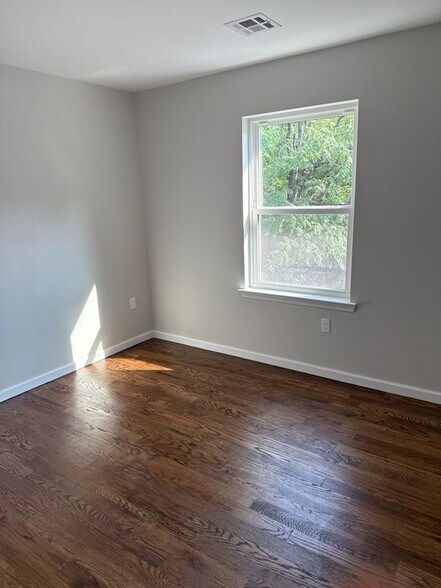 Building Photo - 224 S 6th St