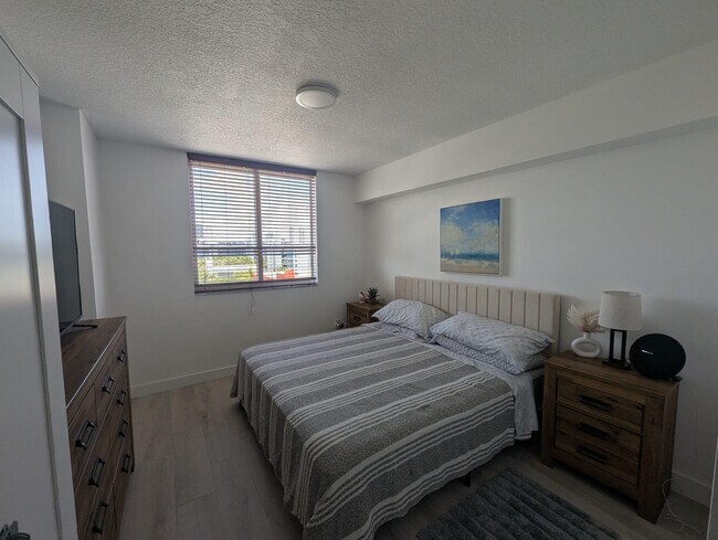 Building Photo - 18800 NE 29th Ave