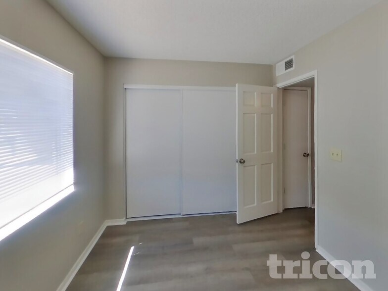 Building Photo - 10906 W Calle del Sol