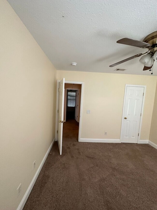 Building Photo - 789 Spence Dr