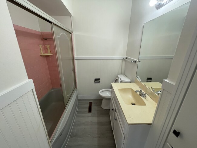 Building Photo - 3147 Shirley Dr