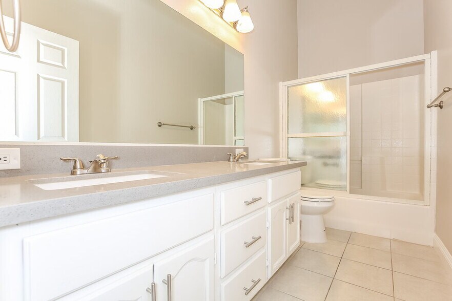 Building Photo - 2108 Farmouth Cir