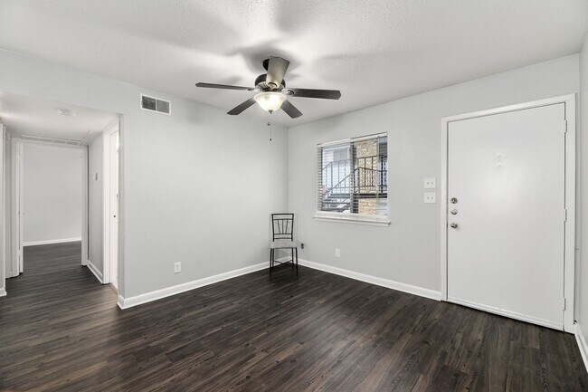 Building Photo - Great for Roommates!