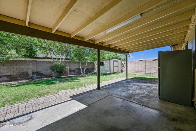 Building Photo - 1252 E El Parque Dr