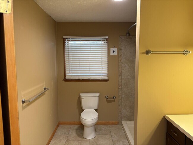 Building Photo - Great Family Home for Rent in Henderson County!