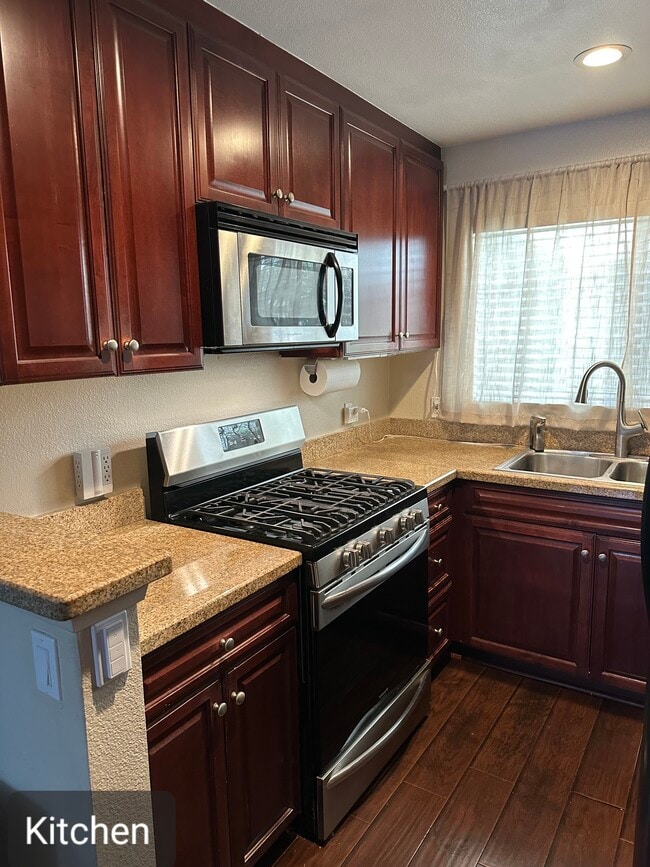 Kitchen, gas stove, microwave, refrigerator and dishwasher - 5565 Canoga Ave