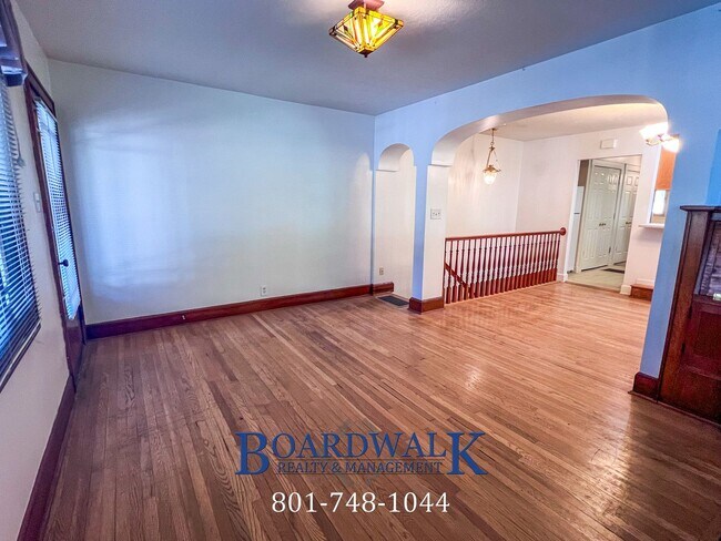 Building Photo - 2247 E Lambourne Ave