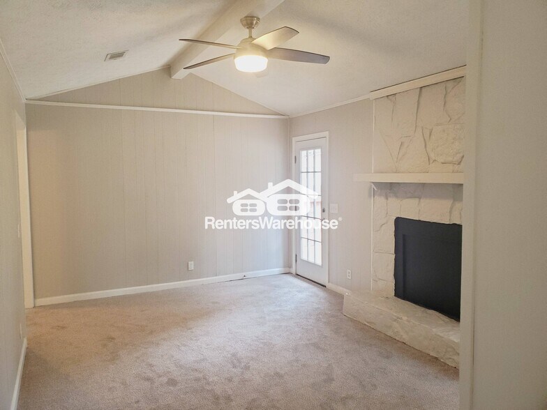 Building Photo - 3910 Lisas Dr