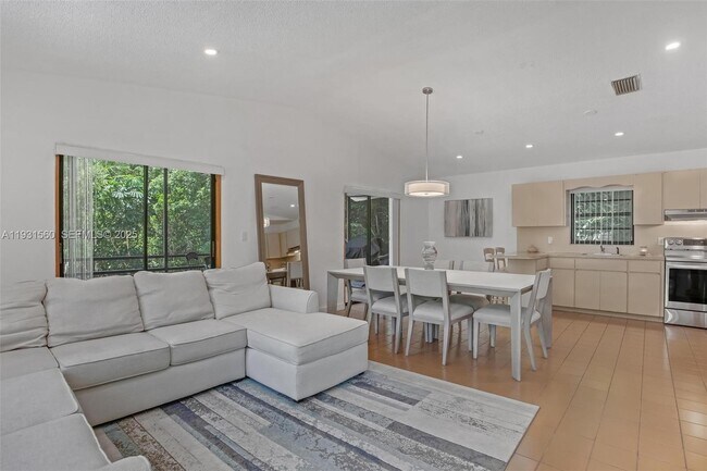 Building Photo - 139 N Bay Harbor Dr