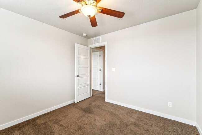 Building Photo - 2914 W Sunny Cove St