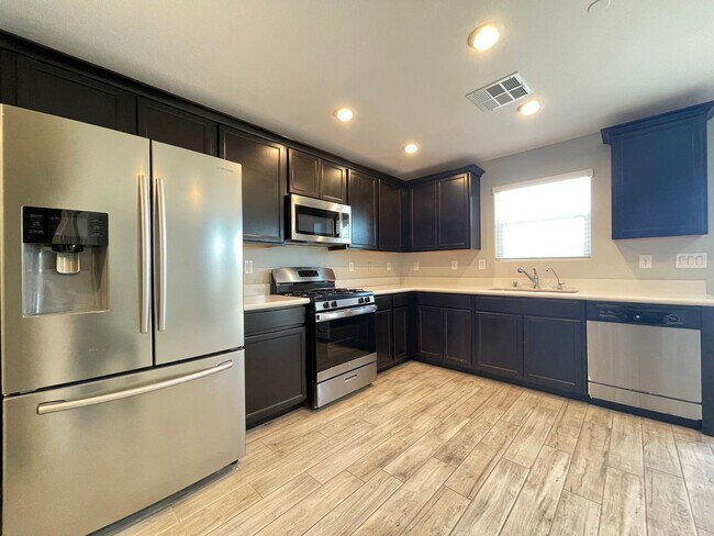 Building Photo - Beautiful Gated Henderson Home | 3 Bed/ 2.5 Bath- AVAILABLE 3/31/26