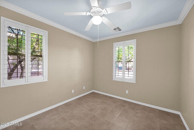 Building Photo - 1768 E Grand Ridge Rd