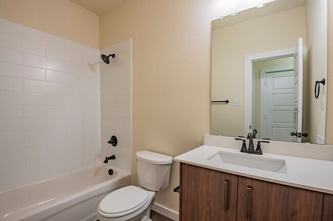 Building Photo - GORGEOUS 3 BEDROOM DUPLEX LOCATED IN MIDLOTHIAN ISD!