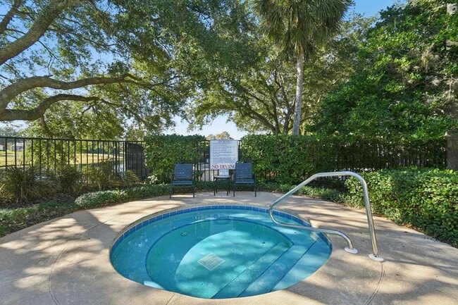 Building Photo - 13703 Richmond Park Dr N