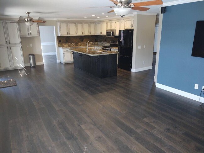 Building Photo - Gorgeous 4 Bedroom/3 Bath Home in South Temecula!