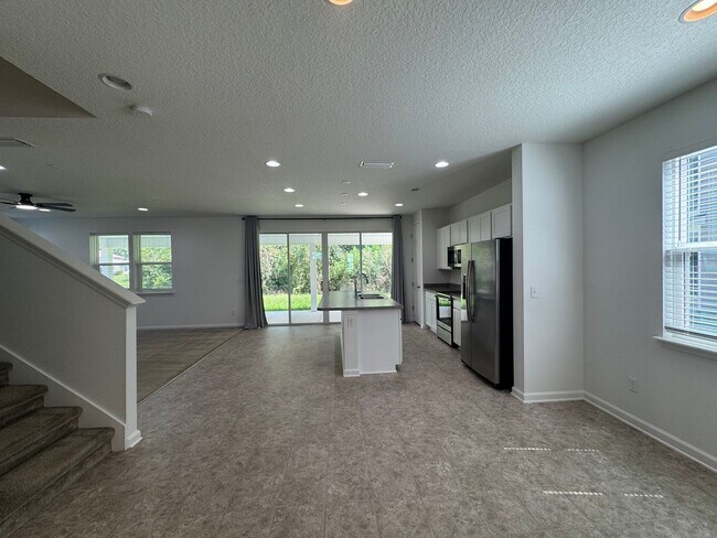 Building Photo - Fall into Savings – New Rental Rate $2,100!