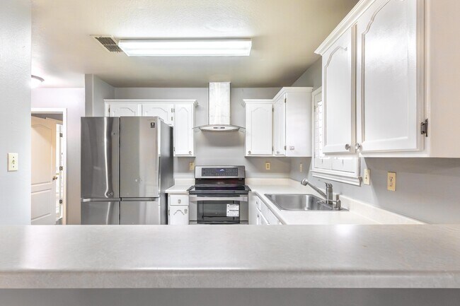 Building Photo - 312 Cambridge Loop