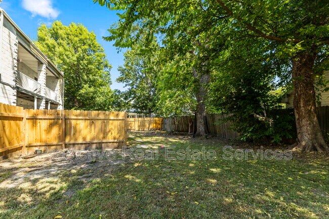 Building Photo - 244 W 32nd St