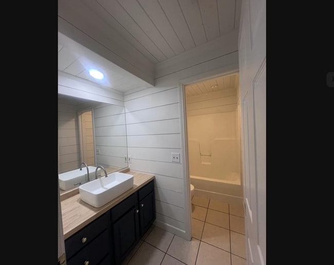 Building Photo - 2 bed 1 bath duplex in Mayfield, KY