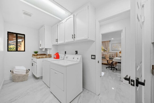 Building Photo - 14552 Skyline Truck Trail