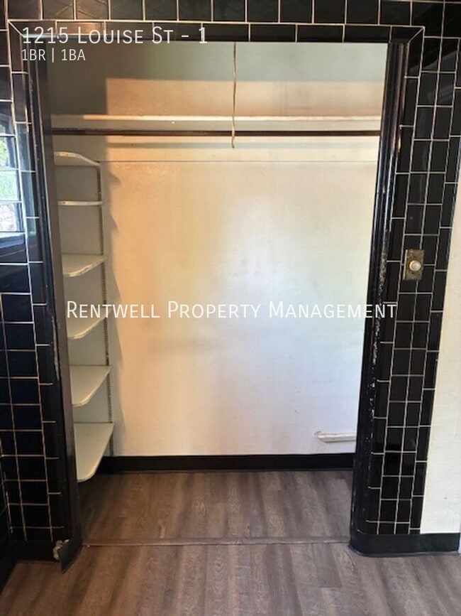 Building Photo - 1215 Louise St