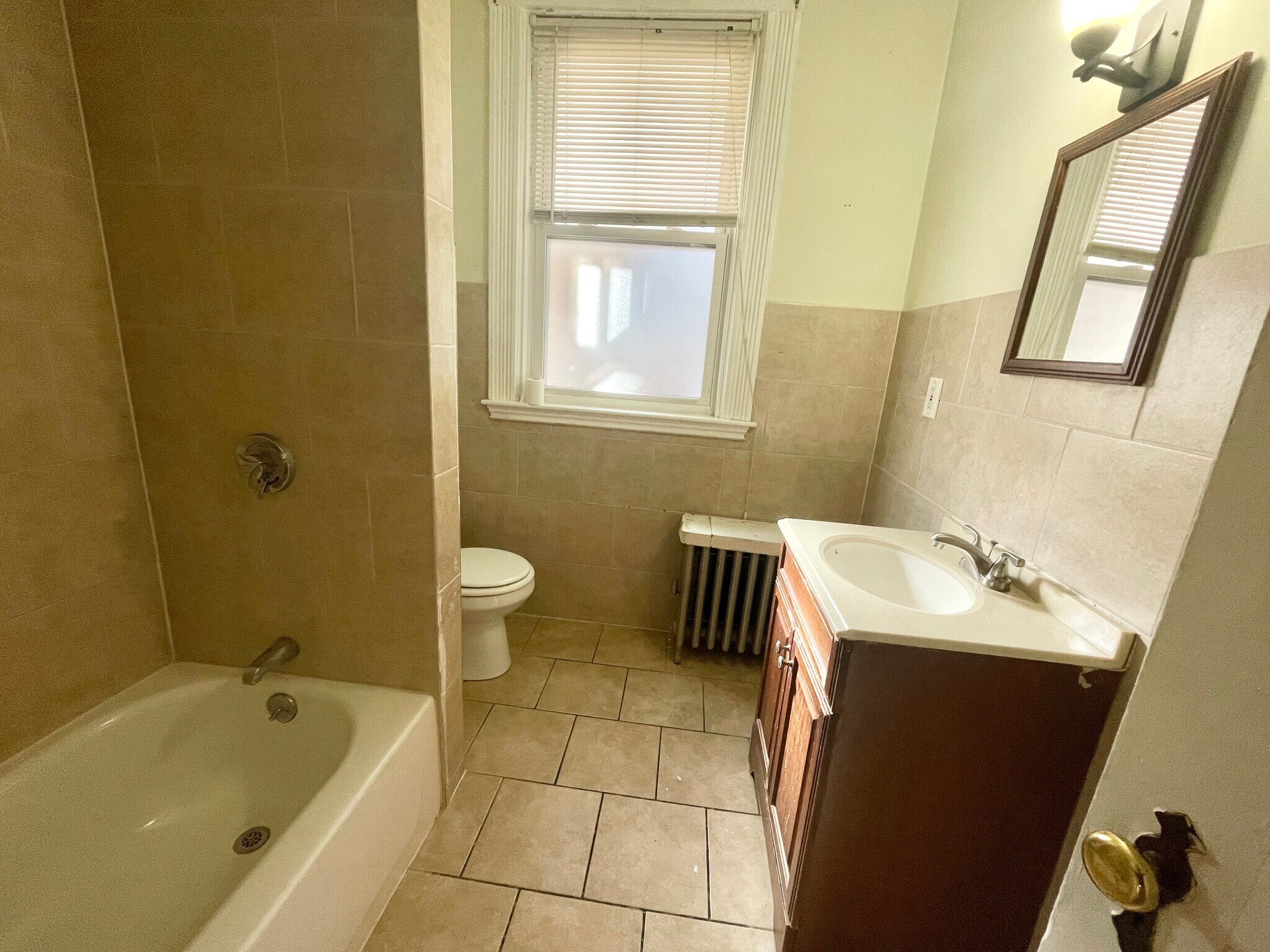 Building Photo - 148 Strathmore Rd