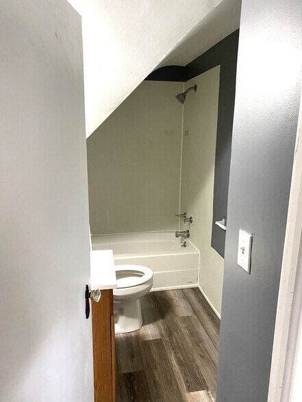 Building Photo - 923 Walnut St