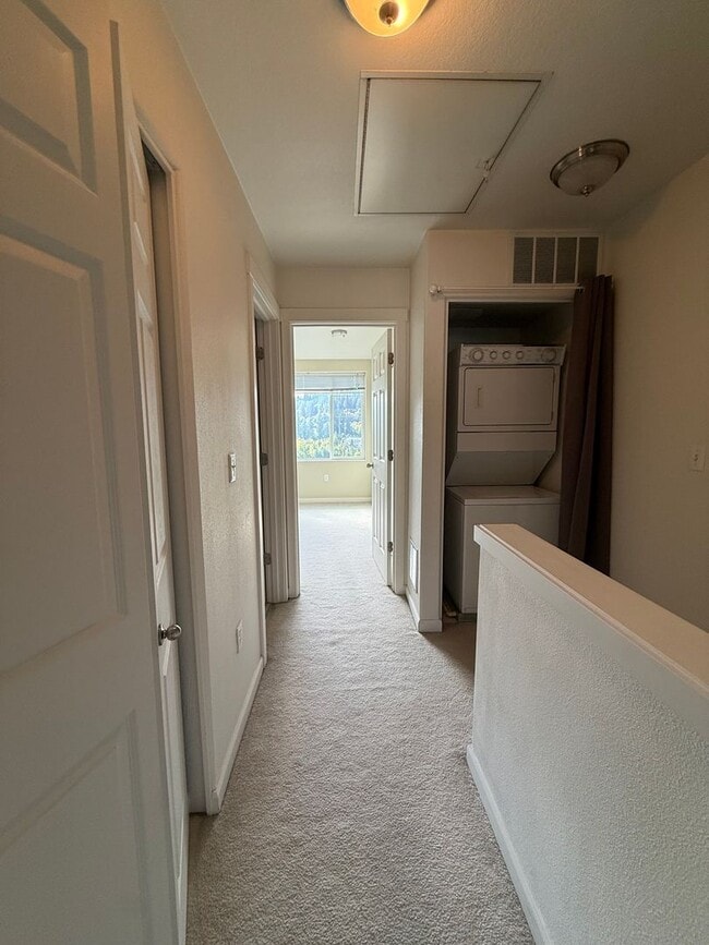 Building Photo - Spacious Beaverton Living – Prime Location...