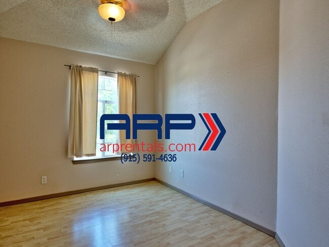 Building Photo - SPACIOUS AND ELEGANT EASTSIDE HOME
