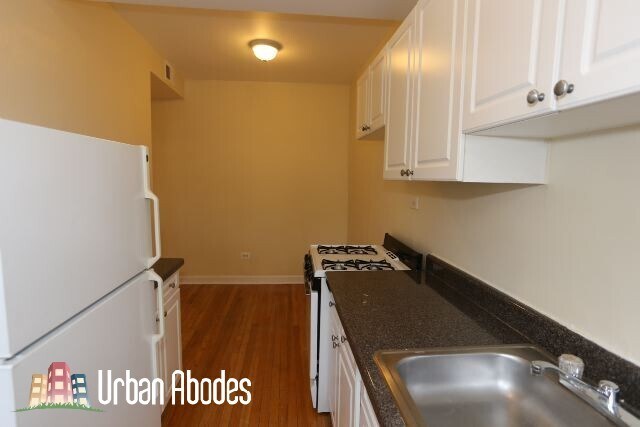 Building Photo - 555 W Aldine Ave