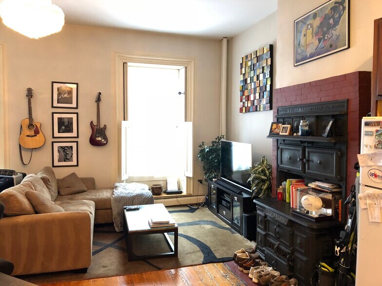 Building Photo - 137 Beacon St