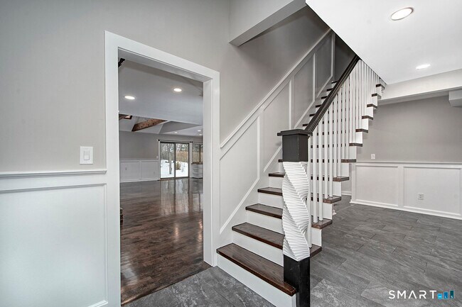 Building Photo - 17 Ferry Ln