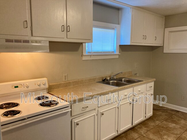 Building Photo - 54 Monroe Ave