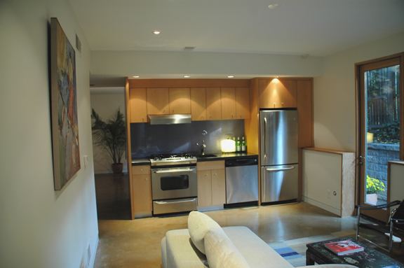 Dining/Living Area - 928 S Aiken Ave
