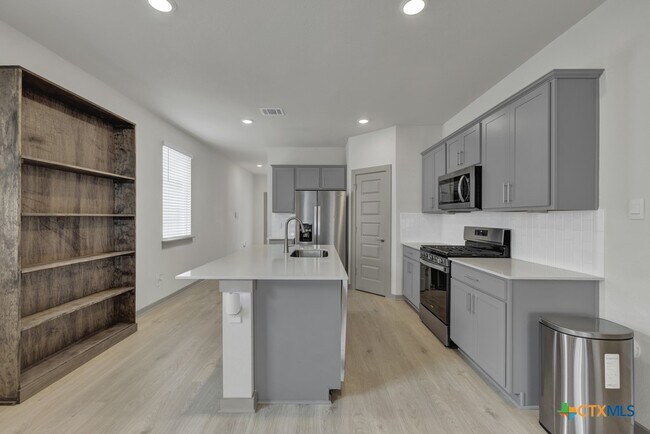 Building Photo - 1312 Plymouth St