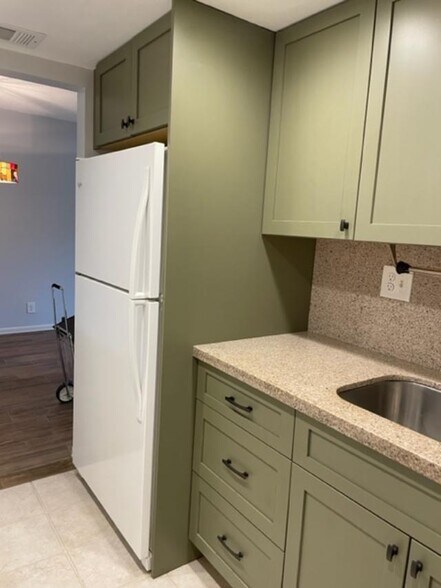 Kitchen - 3710 N Pine Island Rd