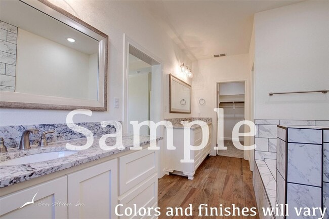 Building Photo - Stunning 4-bedroom, 2-bathroom home