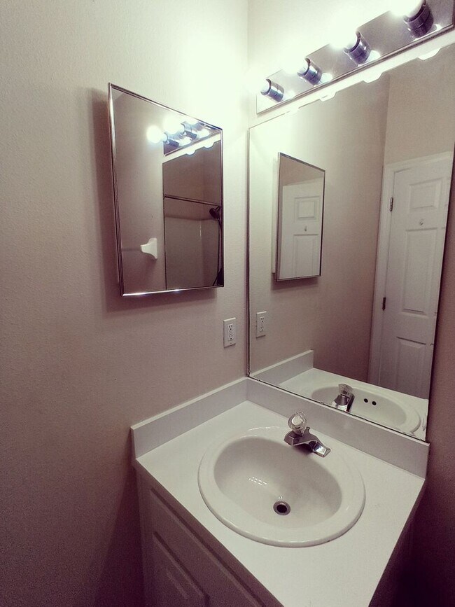 Building Photo - 17411 Woodcrest Way