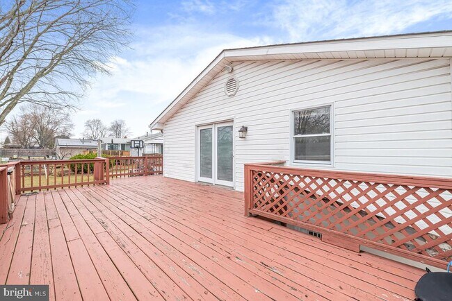 Building Photo - 8519 Locust Grove Dr